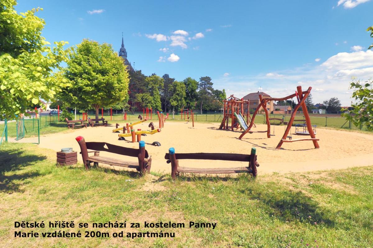Ubytovani U Mikesa Břeclav Exterior foto