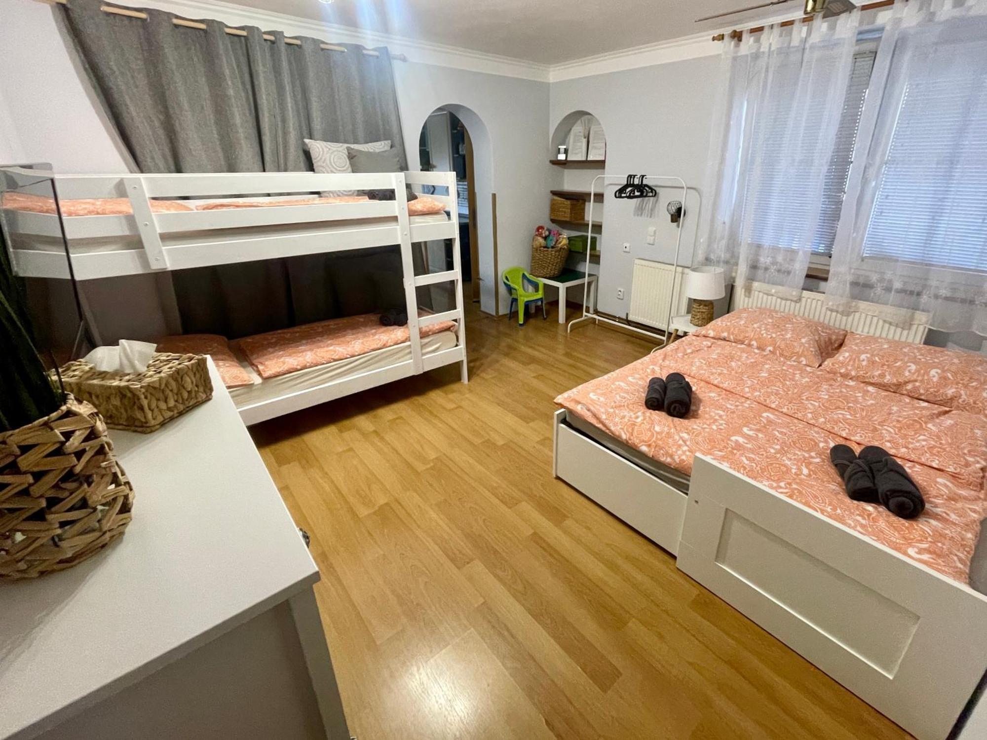 Ubytovani U Mikesa Břeclav Exterior foto